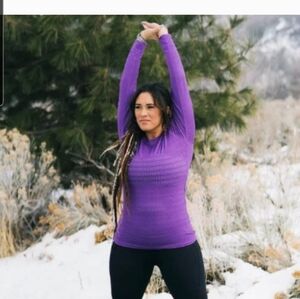 Zyia‎ chill long sleeve shirt purple laser cut